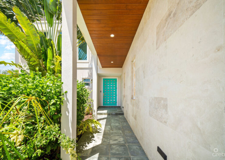 24  SHOREWINDS TRAIL, THE SHORES FAMILY HOME