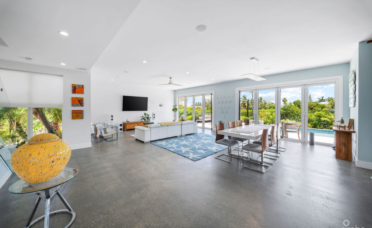 24  SHOREWINDS TRAIL, THE SHORES FAMILY HOME