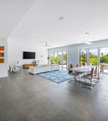 24  SHOREWINDS TRAIL, THE SHORES FAMILY HOME