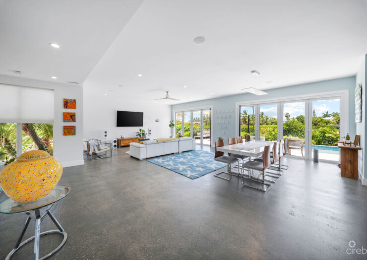 24  SHOREWINDS TRAIL, THE SHORES FAMILY HOME