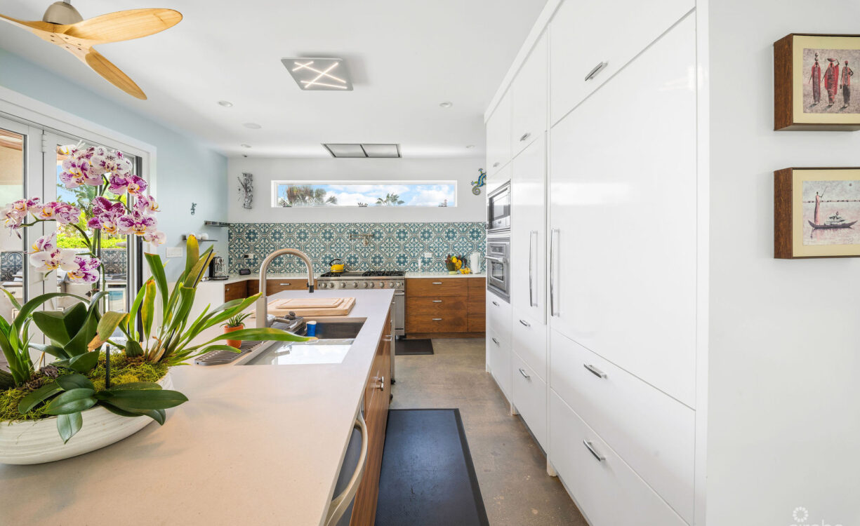 24  SHOREWINDS TRAIL, THE SHORES FAMILY HOME