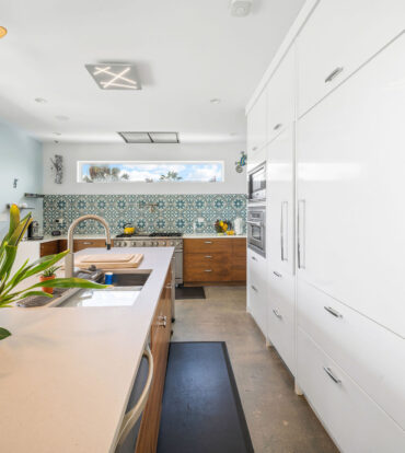24  SHOREWINDS TRAIL, THE SHORES FAMILY HOME