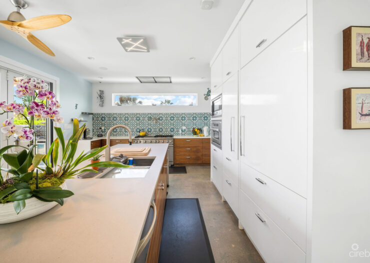 24  SHOREWINDS TRAIL, THE SHORES FAMILY HOME