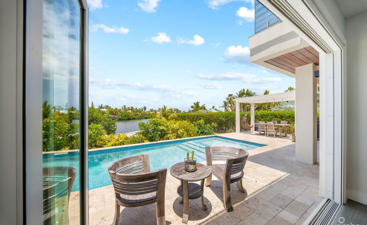 24  SHOREWINDS TRAIL, THE SHORES FAMILY HOME