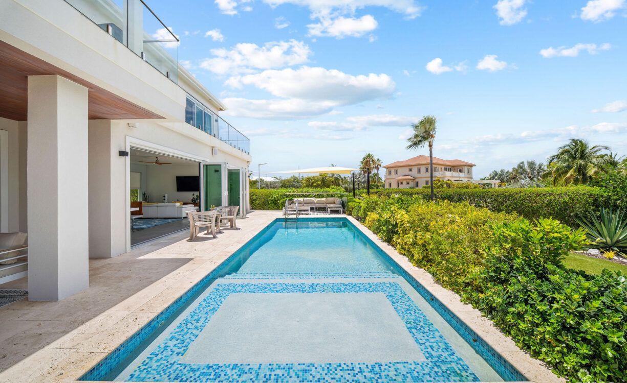24  SHOREWINDS TRAIL, THE SHORES FAMILY HOME