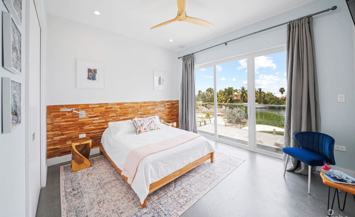 24  SHOREWINDS TRAIL, THE SHORES FAMILY HOME