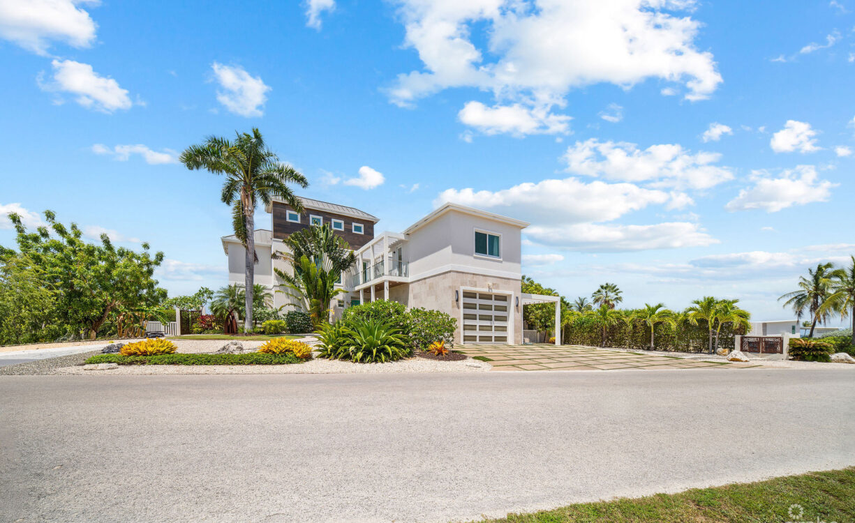 24  SHOREWINDS TRAIL, THE SHORES FAMILY HOME