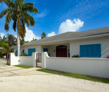SEVEN MILE BEACH CORRIDOR FAMILY HOME