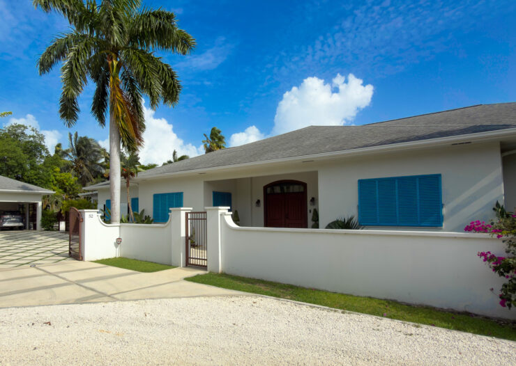 SEVEN MILE BEACH CORRIDOR FAMILY HOME