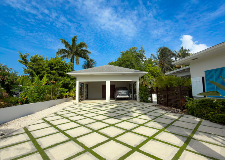 SEVEN MILE BEACH CORRIDOR FAMILY HOME