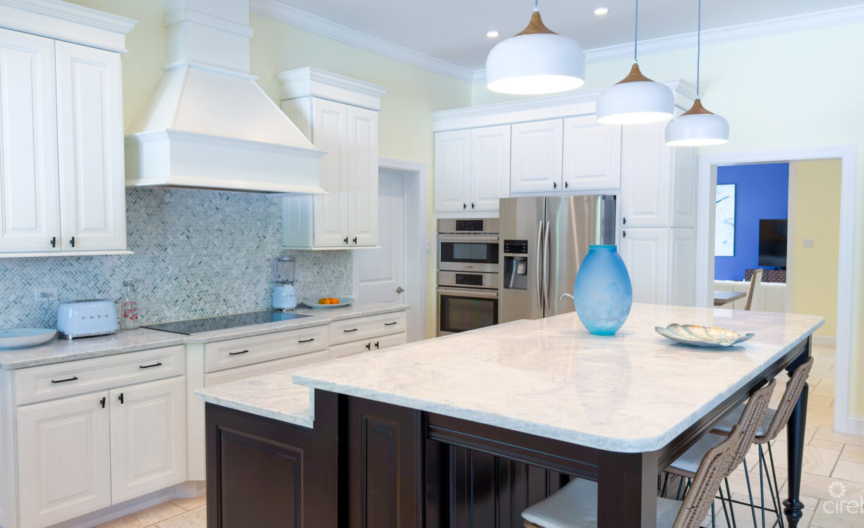 SEVEN MILE BEACH CORRIDOR FAMILY HOME