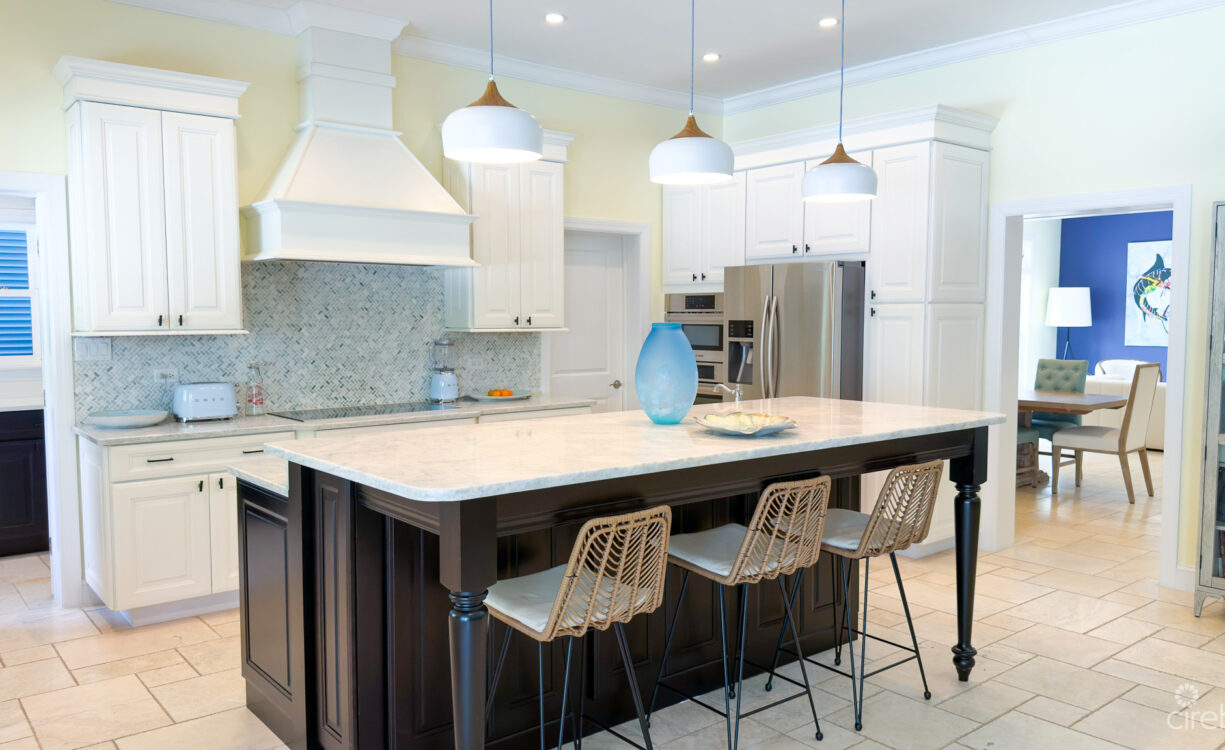 SEVEN MILE BEACH CORRIDOR FAMILY HOME
