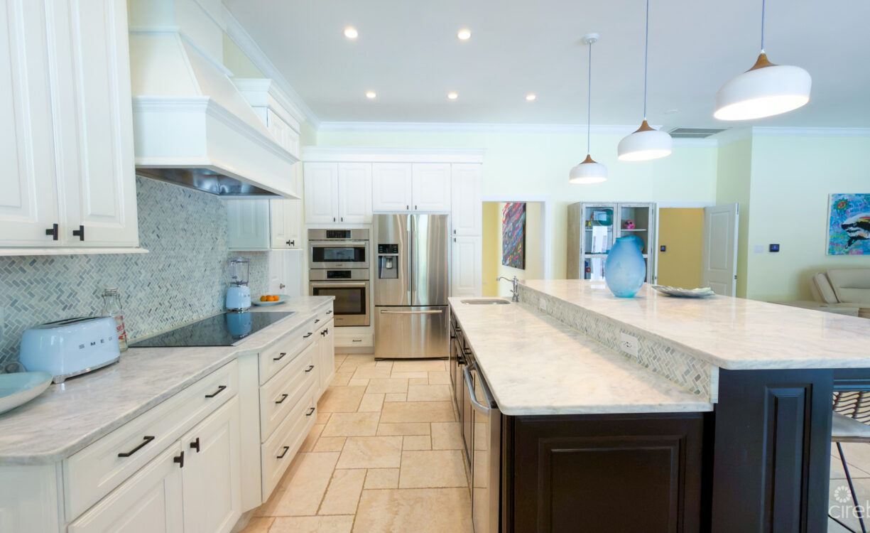 SEVEN MILE BEACH CORRIDOR FAMILY HOME