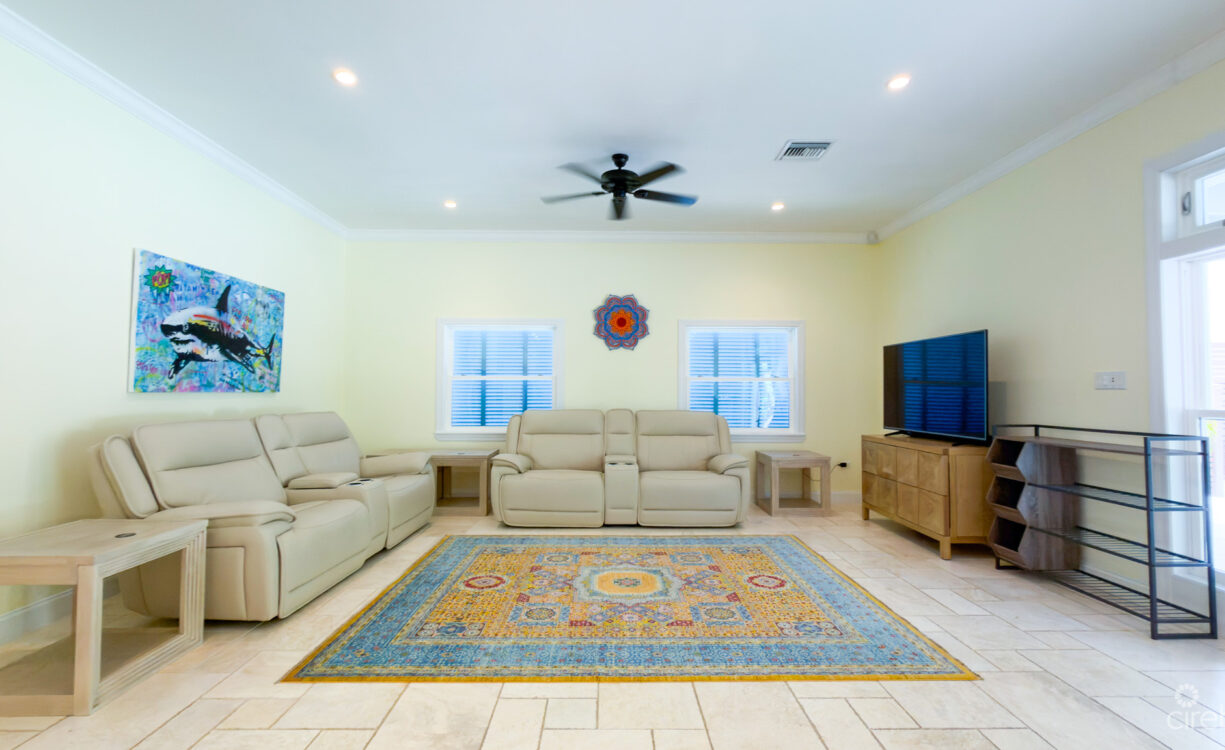 SEVEN MILE BEACH CORRIDOR FAMILY HOME