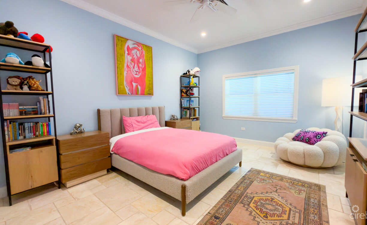 SEVEN MILE BEACH CORRIDOR FAMILY HOME