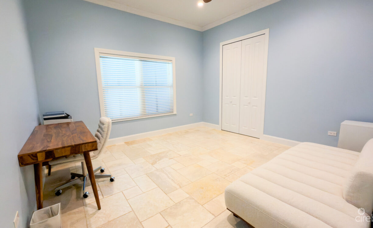 SEVEN MILE BEACH CORRIDOR FAMILY HOME