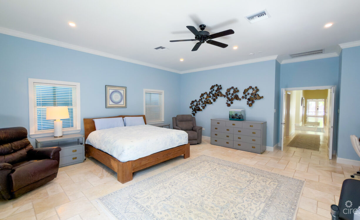 SEVEN MILE BEACH CORRIDOR FAMILY HOME