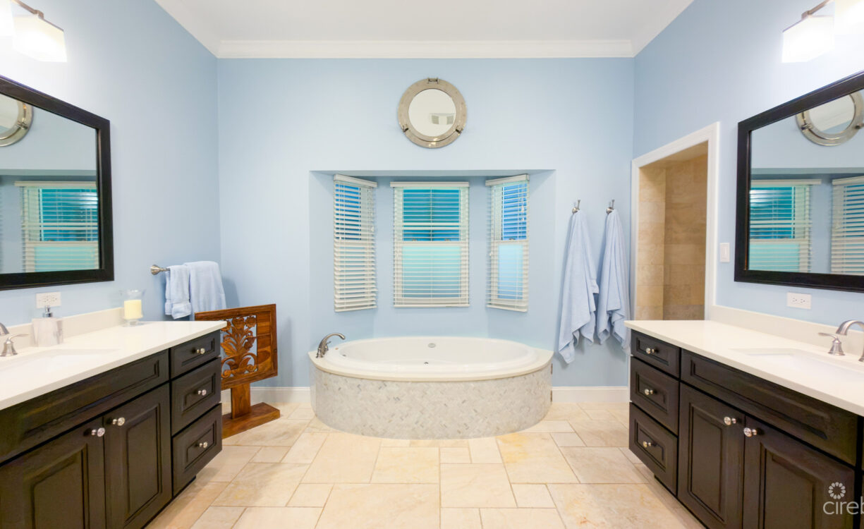 SEVEN MILE BEACH CORRIDOR FAMILY HOME