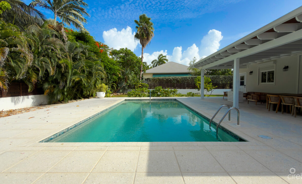 SEVEN MILE BEACH CORRIDOR FAMILY HOME