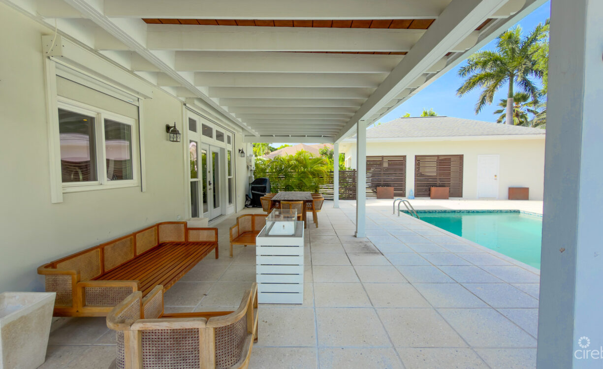 SEVEN MILE BEACH CORRIDOR FAMILY HOME