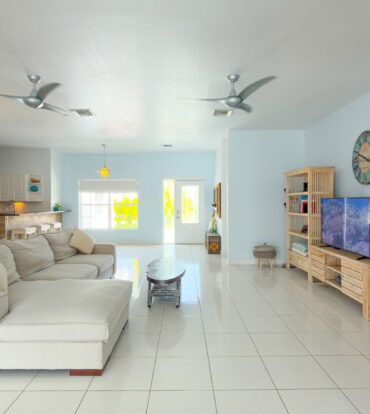 SNUG HARBOUR ANDREW DRIVE - 4 BEDROOM FAMILY HOME IN THE SEVEN MILE BEACH CORRIDOR