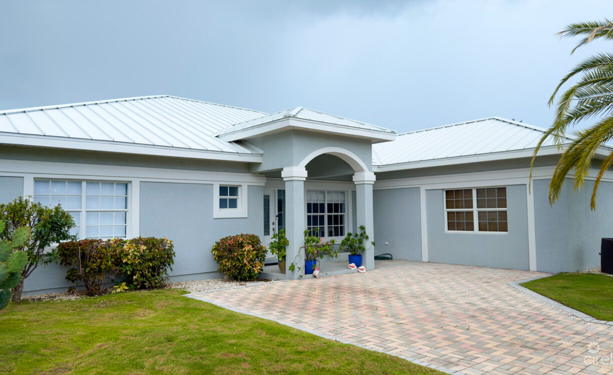 SNUG HARBOUR ANDREW DRIVE - 4 BEDROOM FAMILY HOME IN THE SEVEN MILE BEACH CORRIDOR