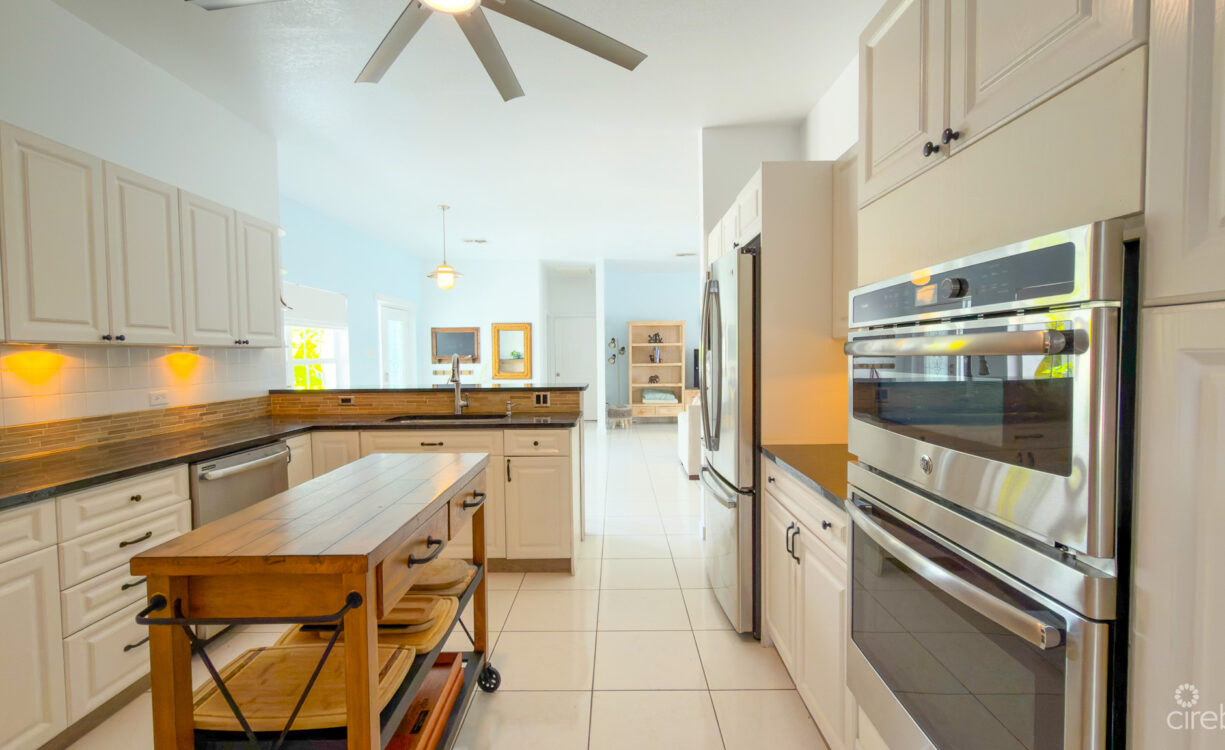 SNUG HARBOUR ANDREW DRIVE - 4 BEDROOM FAMILY HOME IN THE SEVEN MILE BEACH CORRIDOR