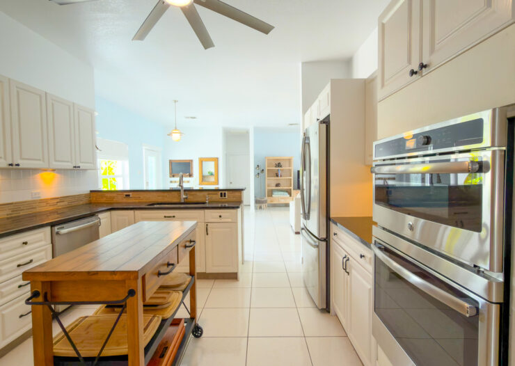 SNUG HARBOUR ANDREW DRIVE - 4 BEDROOM FAMILY HOME IN THE SEVEN MILE BEACH CORRIDOR