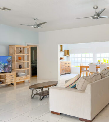 SNUG HARBOUR ANDREW DRIVE - 4 BEDROOM FAMILY HOME IN THE SEVEN MILE BEACH CORRIDOR