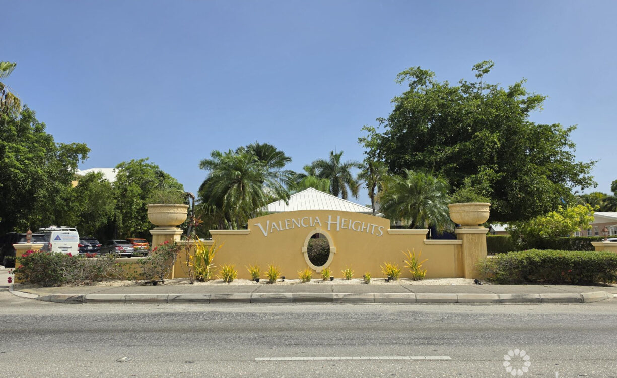 VALENCIA HEIGHTS 2 BED PLUS DEN