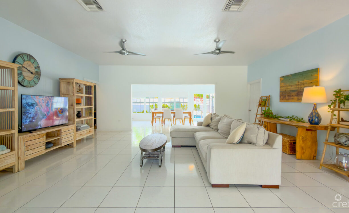 SNUG HARBOUR ANDREW DRIVE - 4 BEDROOM FAMILY HOME IN THE SEVEN MILE BEACH CORRIDOR