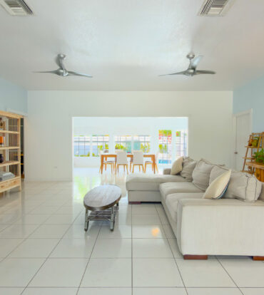 SNUG HARBOUR ANDREW DRIVE - 4 BEDROOM FAMILY HOME IN THE SEVEN MILE BEACH CORRIDOR