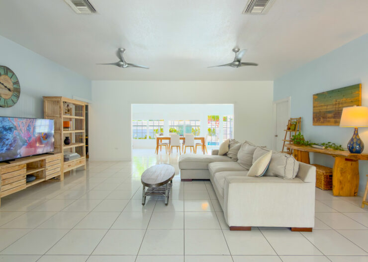 SNUG HARBOUR ANDREW DRIVE - 4 BEDROOM FAMILY HOME IN THE SEVEN MILE BEACH CORRIDOR