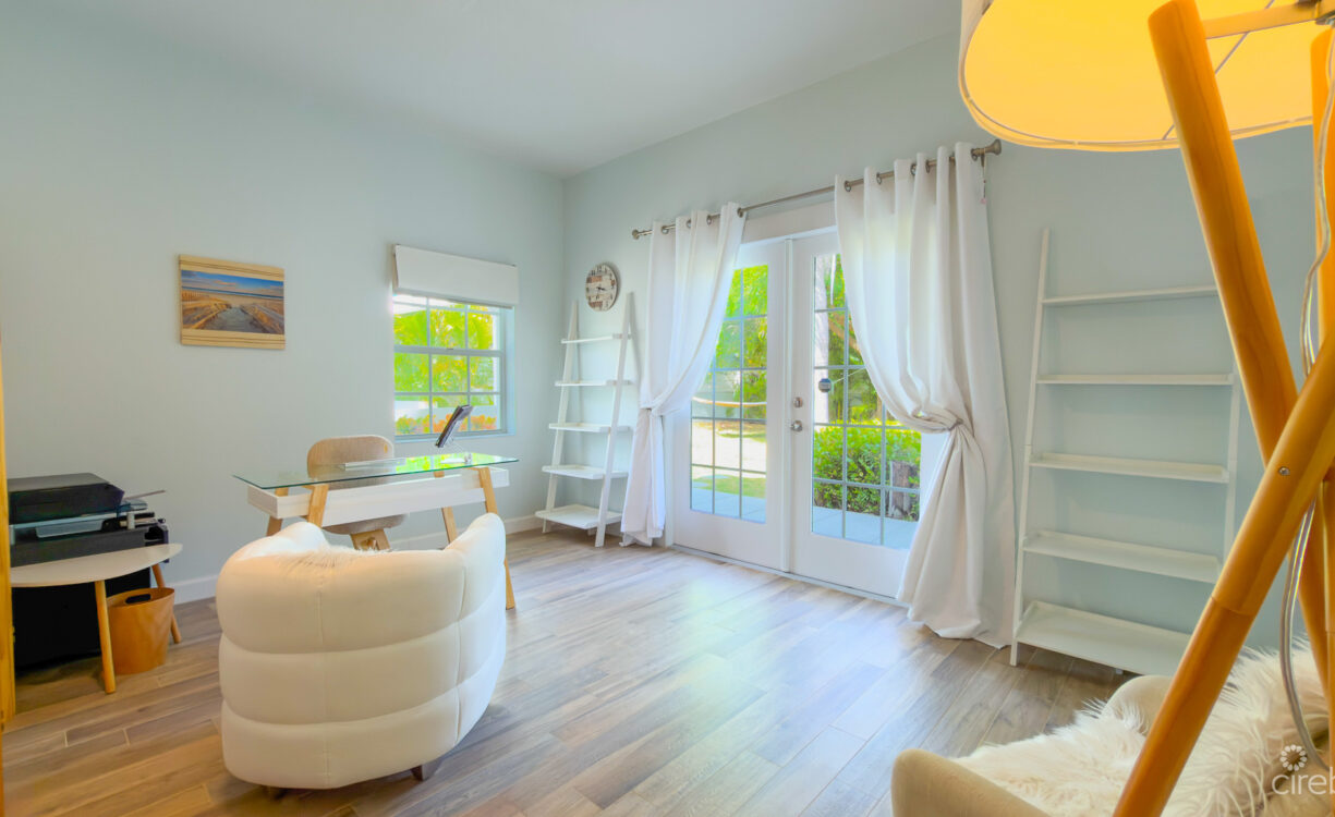 SNUG HARBOUR ANDREW DRIVE - 4 BEDROOM FAMILY HOME IN THE SEVEN MILE BEACH CORRIDOR
