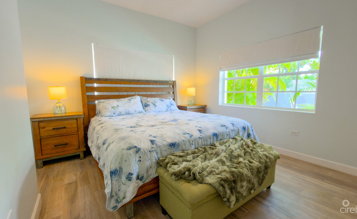 SNUG HARBOUR ANDREW DRIVE - 4 BEDROOM FAMILY HOME IN THE SEVEN MILE BEACH CORRIDOR