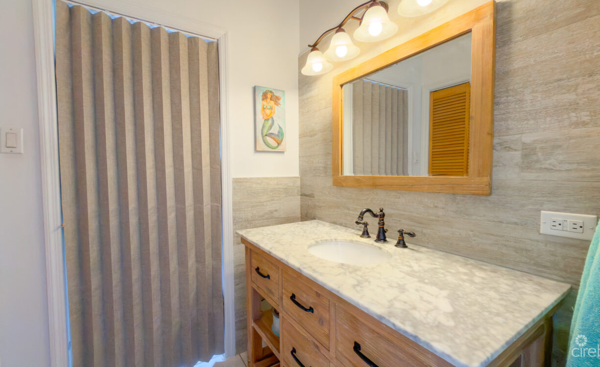 SNUG HARBOUR ANDREW DRIVE - 4 BEDROOM FAMILY HOME IN THE SEVEN MILE BEACH CORRIDOR