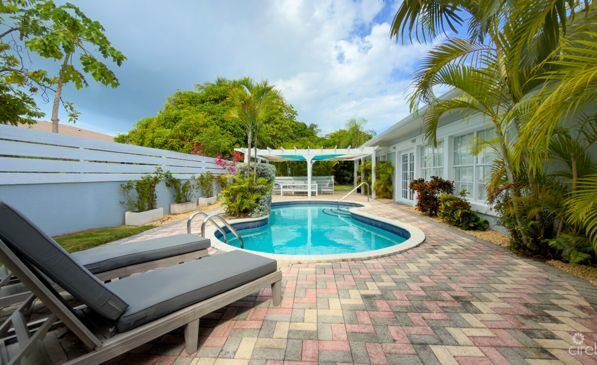SNUG HARBOUR ANDREW DRIVE - 4 BEDROOM FAMILY HOME IN THE SEVEN MILE BEACH CORRIDOR