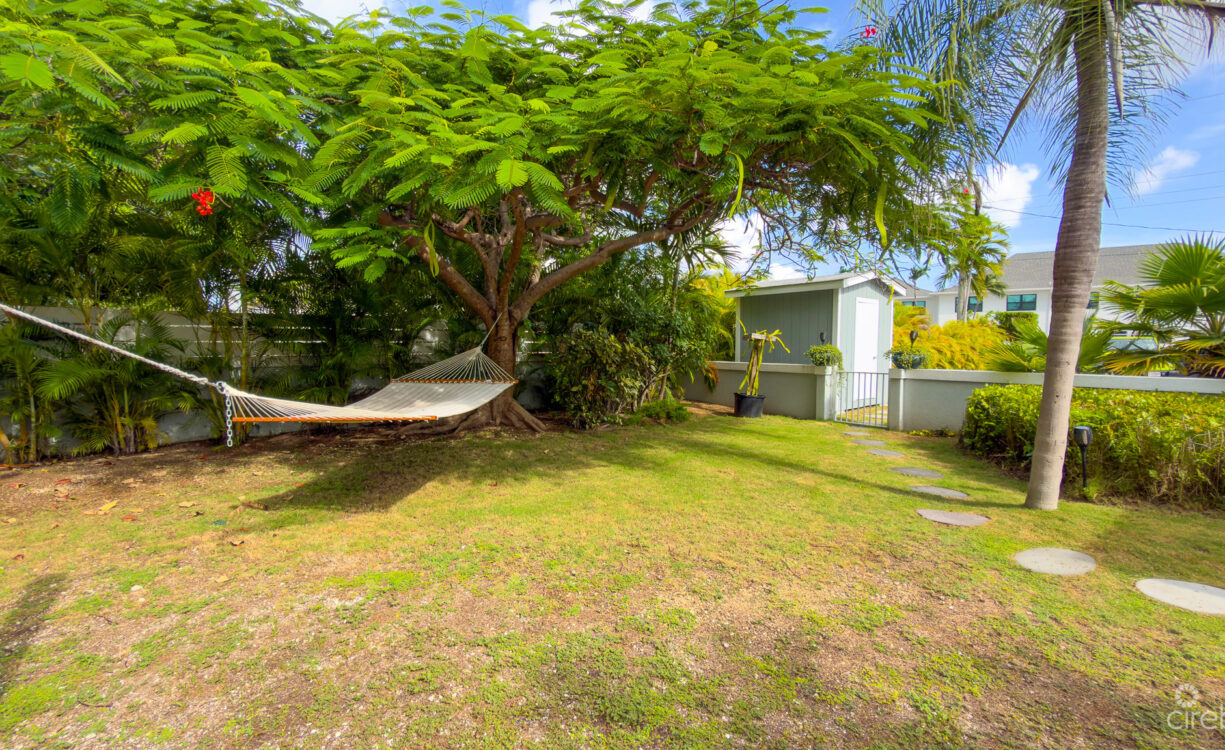 SNUG HARBOUR ANDREW DRIVE - 4 BEDROOM FAMILY HOME IN THE SEVEN MILE BEACH CORRIDOR