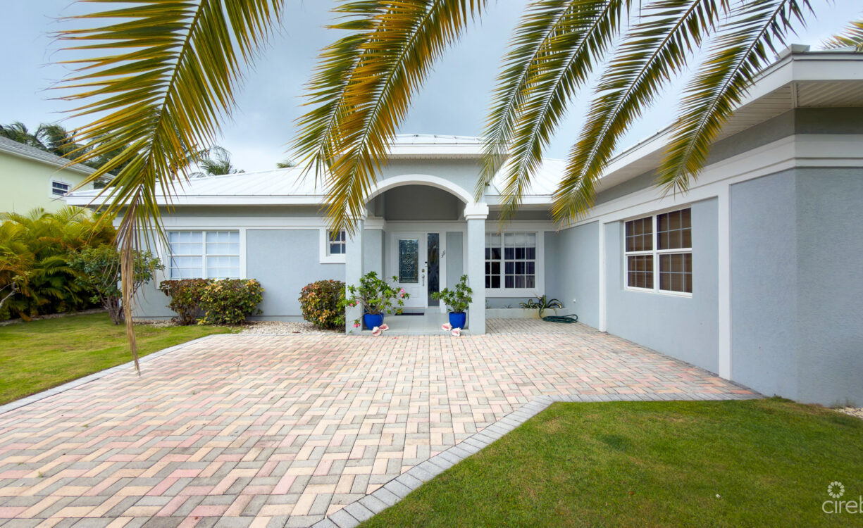 SNUG HARBOUR ANDREW DRIVE - 4 BEDROOM FAMILY HOME IN THE SEVEN MILE BEACH CORRIDOR