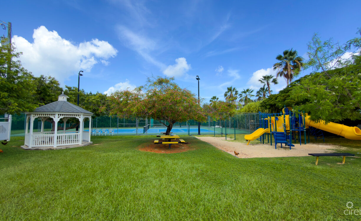 SNUG HARBOUR ANDREW DRIVE - 4 BEDROOM FAMILY HOME IN THE SEVEN MILE BEACH CORRIDOR