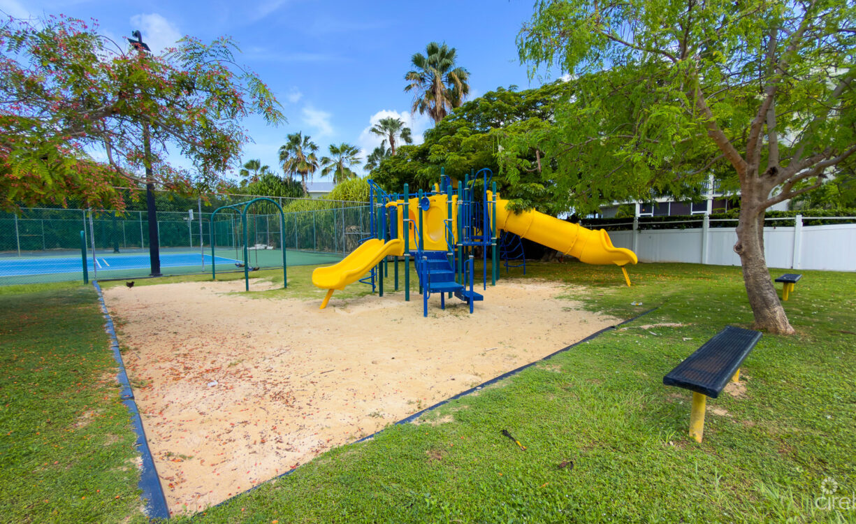 SNUG HARBOUR ANDREW DRIVE - 4 BEDROOM FAMILY HOME IN THE SEVEN MILE BEACH CORRIDOR