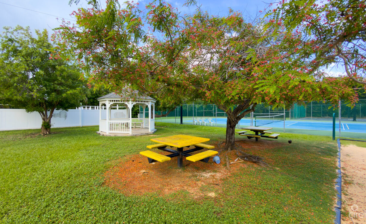 SNUG HARBOUR ANDREW DRIVE - 4 BEDROOM FAMILY HOME IN THE SEVEN MILE BEACH CORRIDOR