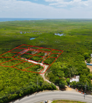 4.7 ACRES - 16 LOT SUBDIVISION WITH PLANNING APPROVAL