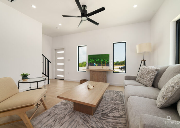 2 BEDROOM, 2.5 BATHROOM DUPLEX IN LOOKOUT GARDEN
