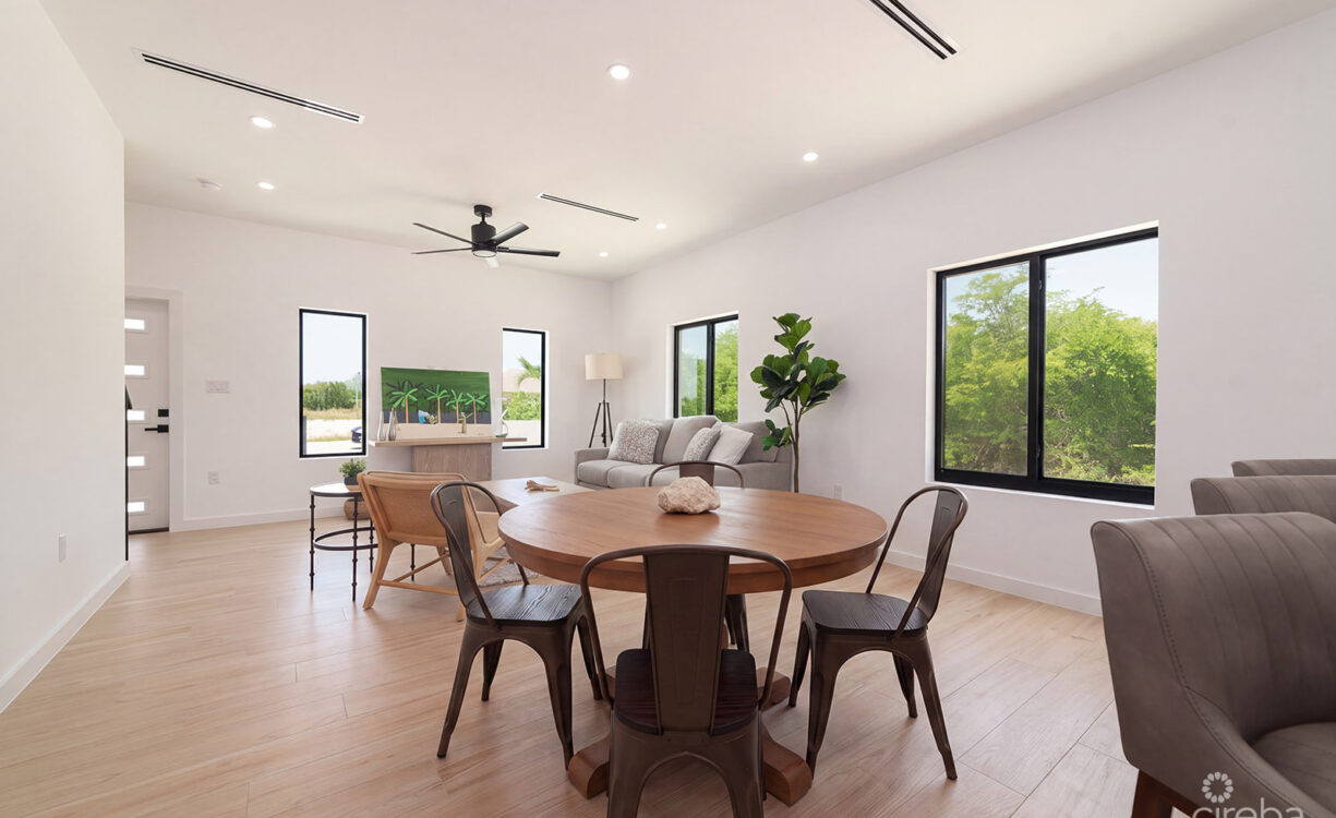 2 BEDROOM, 2.5 BATHROOM DUPLEX IN LOOKOUT GARDEN