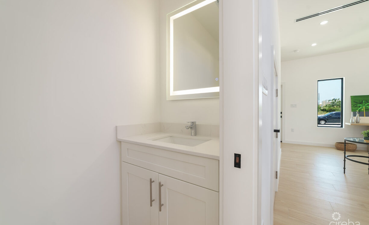 2 BEDROOM, 2.5 BATHROOM DUPLEX IN LOOKOUT GARDEN