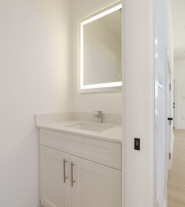 2 BEDROOM, 2.5 BATHROOM DUPLEX IN LOOKOUT GARDEN