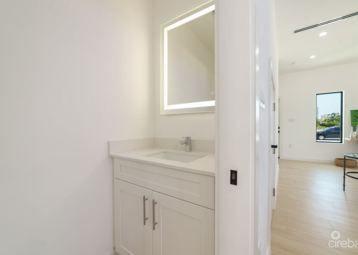 2 BEDROOM, 2.5 BATHROOM DUPLEX IN LOOKOUT GARDEN