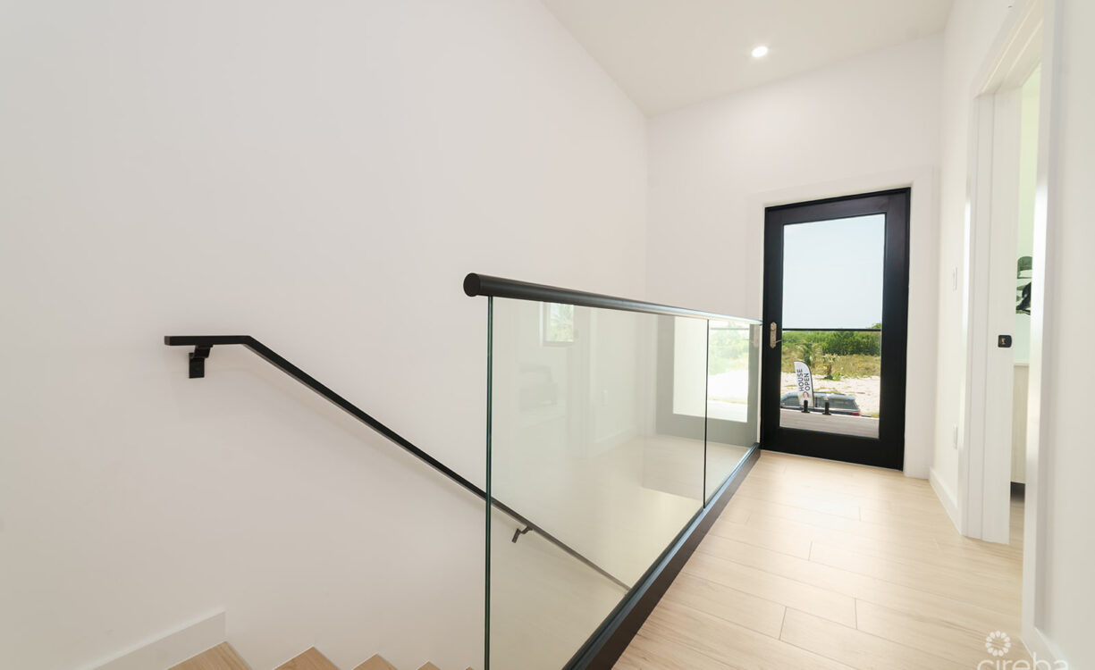 2 BEDROOM, 2.5 BATHROOM DUPLEX IN LOOKOUT GARDEN