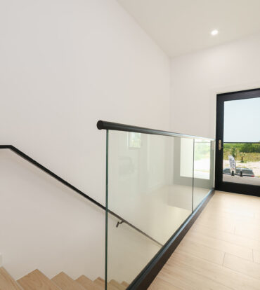 2 BEDROOM, 2.5 BATHROOM DUPLEX IN LOOKOUT GARDEN